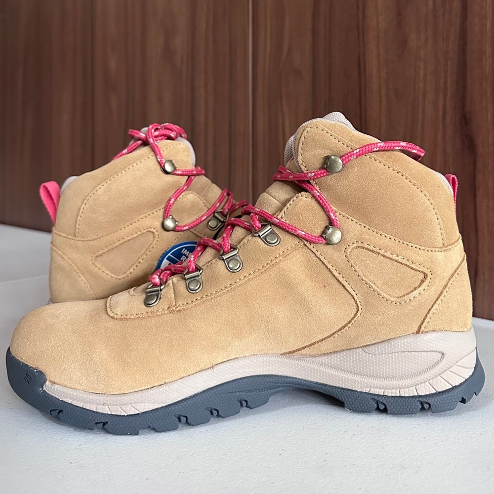 NWT. Columbia Womens W Yoncalla Suede Wp
Hiking Boots Size 9 - Picture 5 of 15